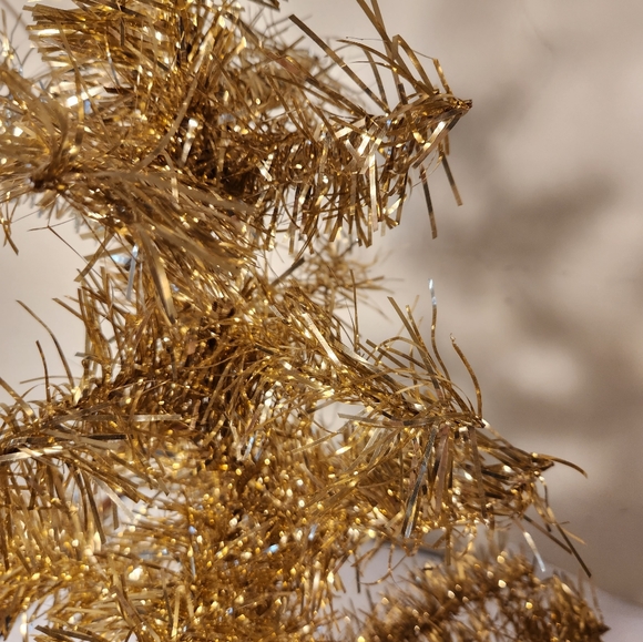 Vintage 24" Gold Aluminum Table Top Tinsel Christmas Tree With Wooden Base - Picture 6 of 11